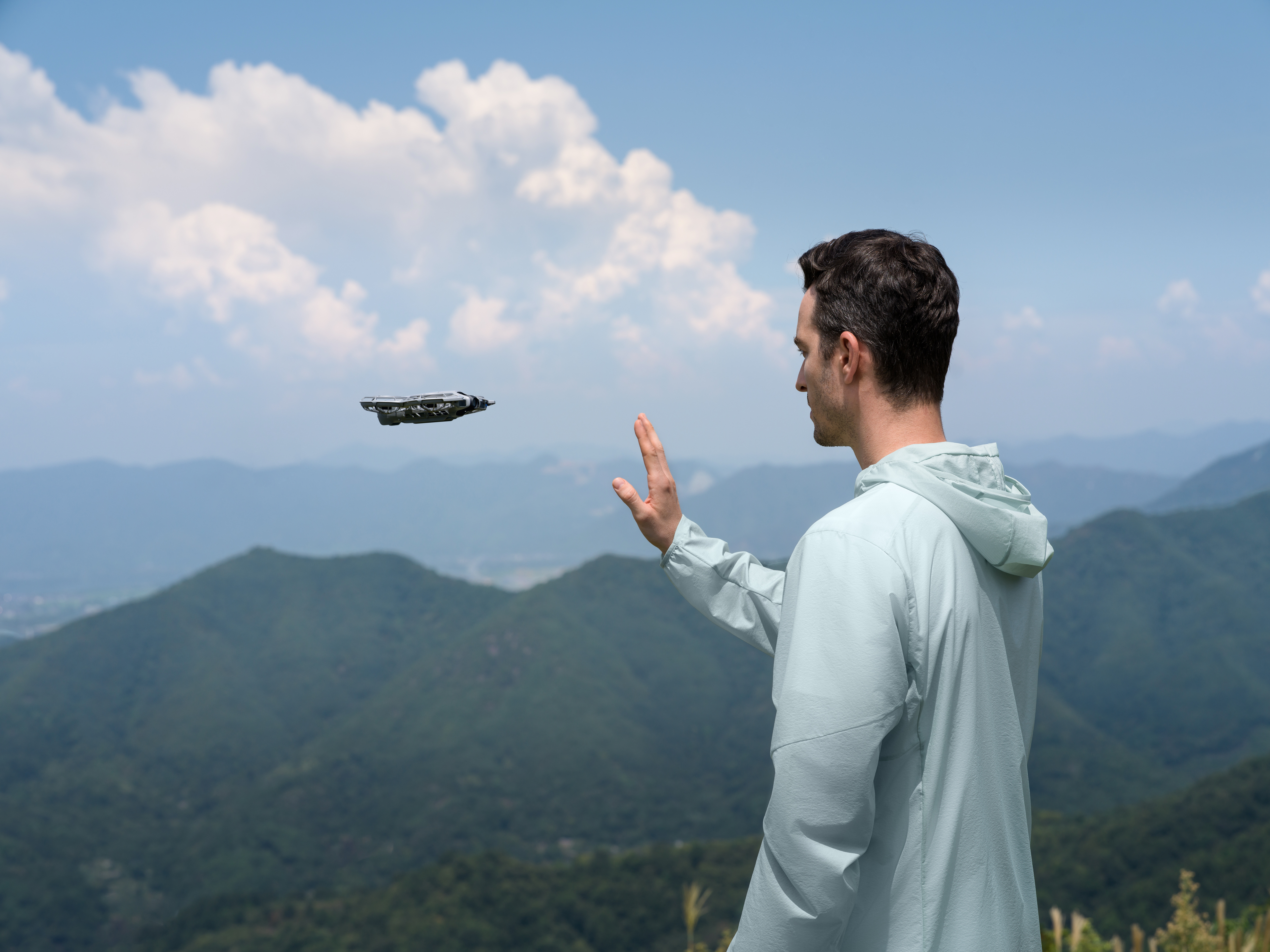 Inteligentne sterowanie dronem DJI Neo 2